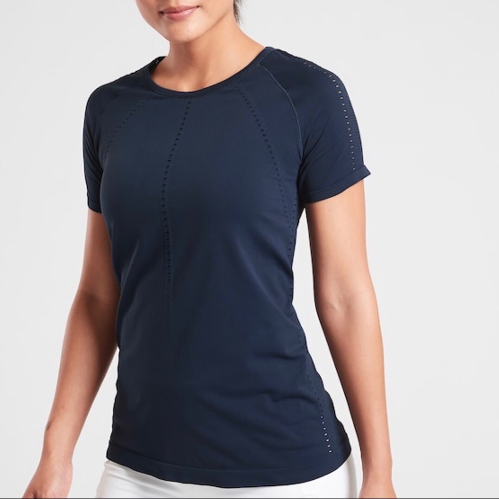 Athleta NWT!!! Foothill tee.  Xs.  Navy.